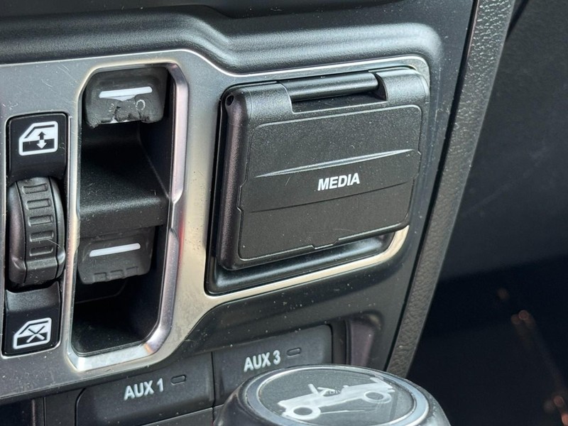 Jeep Wrangler Unlimited Vehicle Image 31