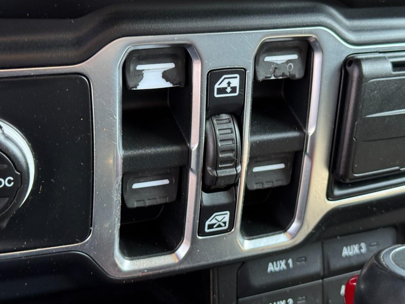Jeep Wrangler Unlimited Vehicle Image 35