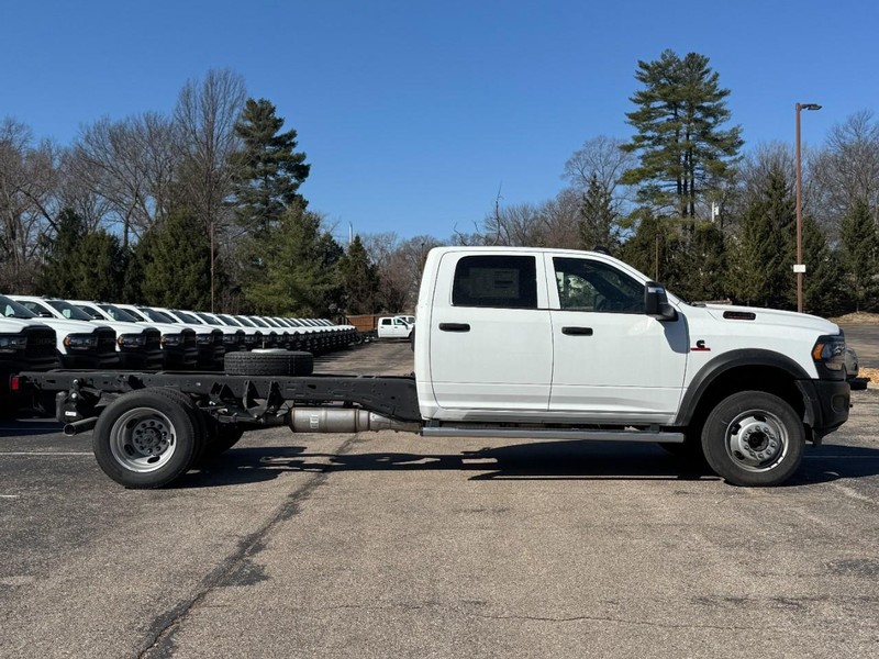 Ram 5500 Chassis Cab Vehicle Image 02