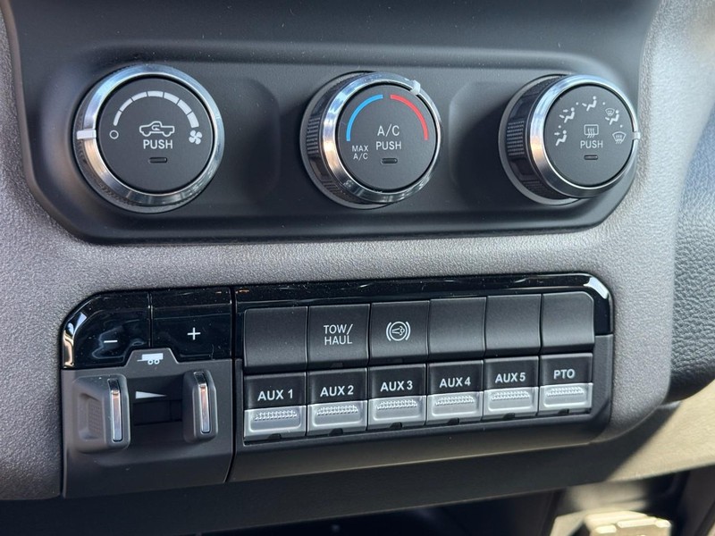 Ram 5500 Chassis Cab Vehicle Image 41