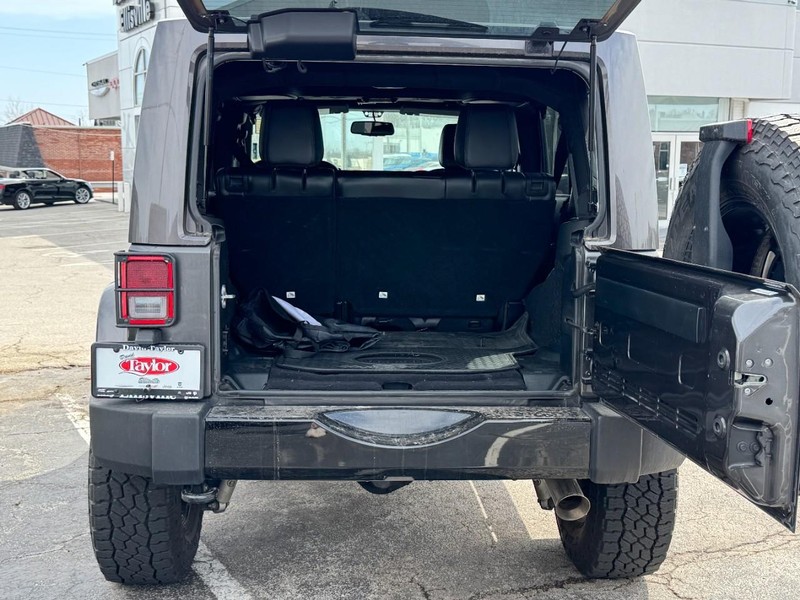 Jeep Wrangler JK Unlimited Vehicle Image 14