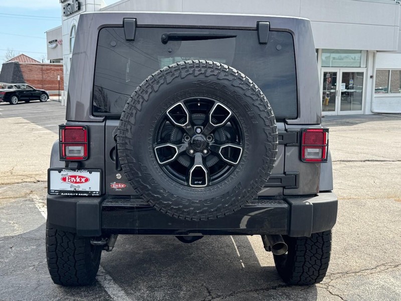 Jeep Wrangler JK Unlimited Vehicle Image 15