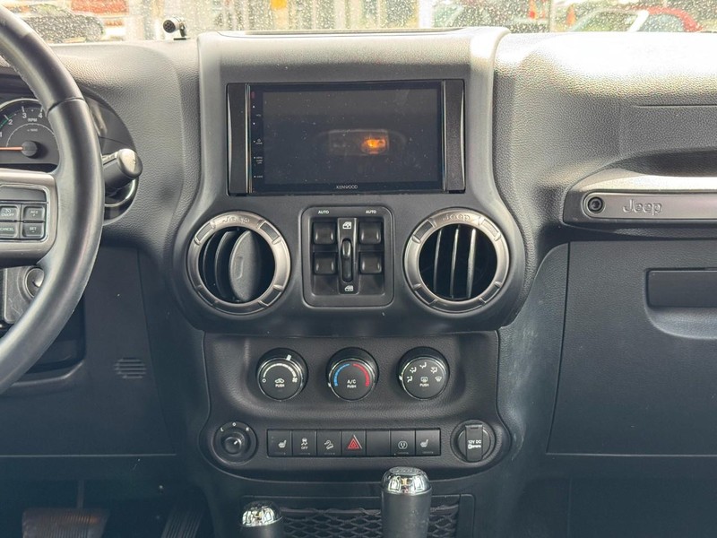 Jeep Wrangler JK Unlimited Vehicle Image 19