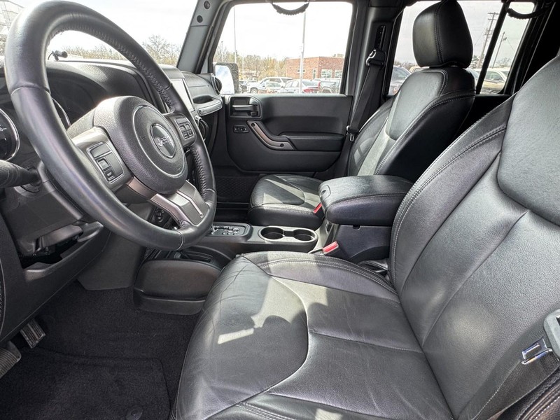 Jeep Wrangler JK Unlimited Vehicle Image 22