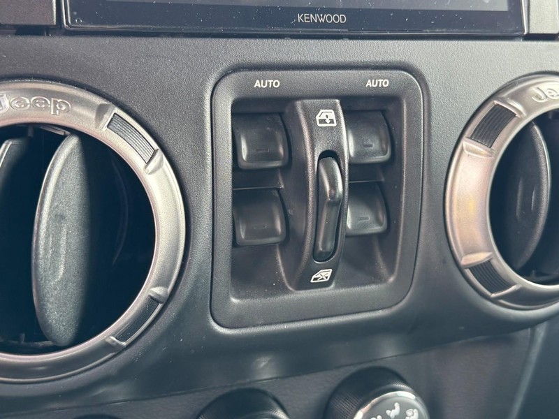Jeep Wrangler JK Unlimited Vehicle Image 30