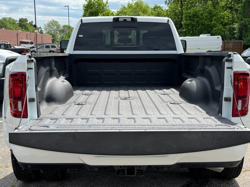 Ram 3500 Vehicle Image 16