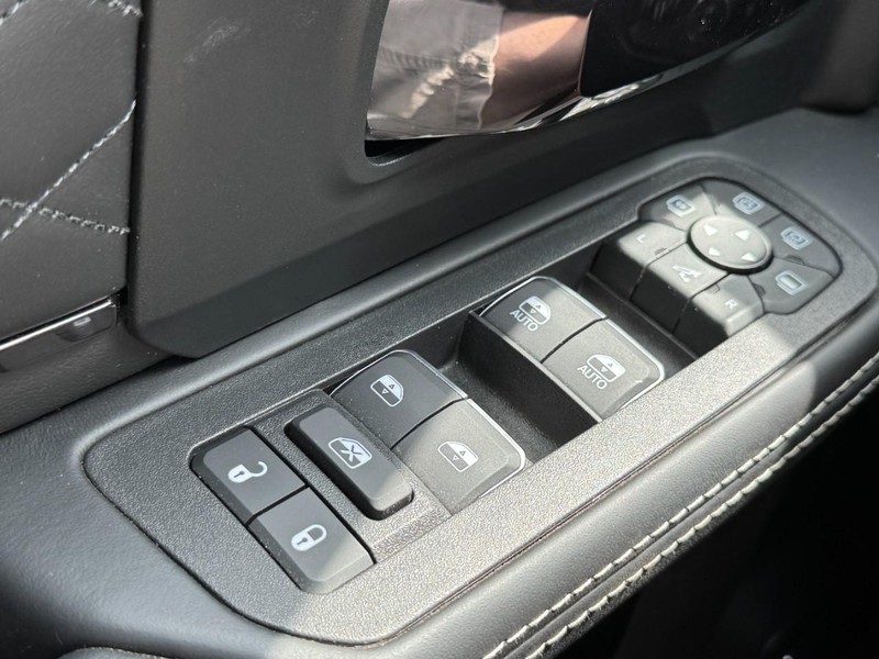 Ram 3500 Vehicle Image 32