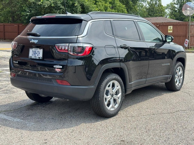 Jeep Compass Vehicle Image 03