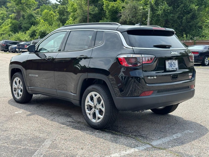 Jeep Compass Vehicle Image 04