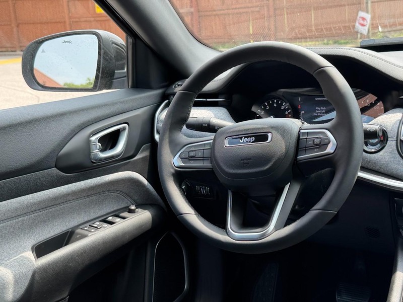 Jeep Compass Vehicle Image 17