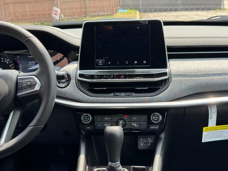 Jeep Compass Vehicle Image 18