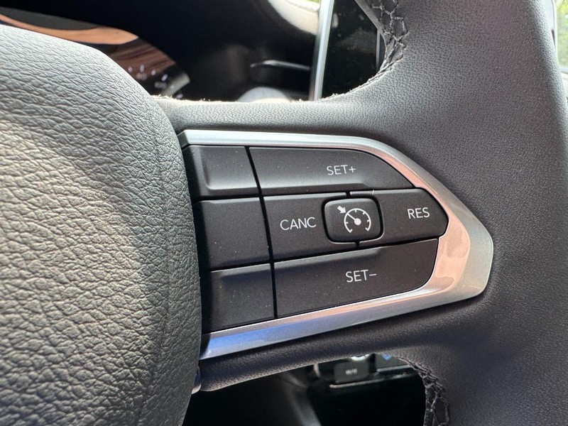 Jeep Compass Vehicle Image 22