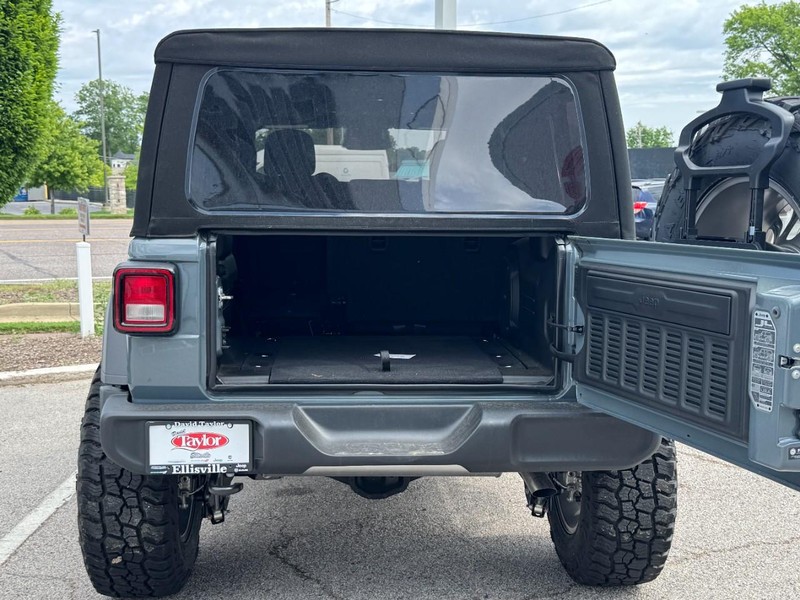 Jeep Wrangler Vehicle Image 11