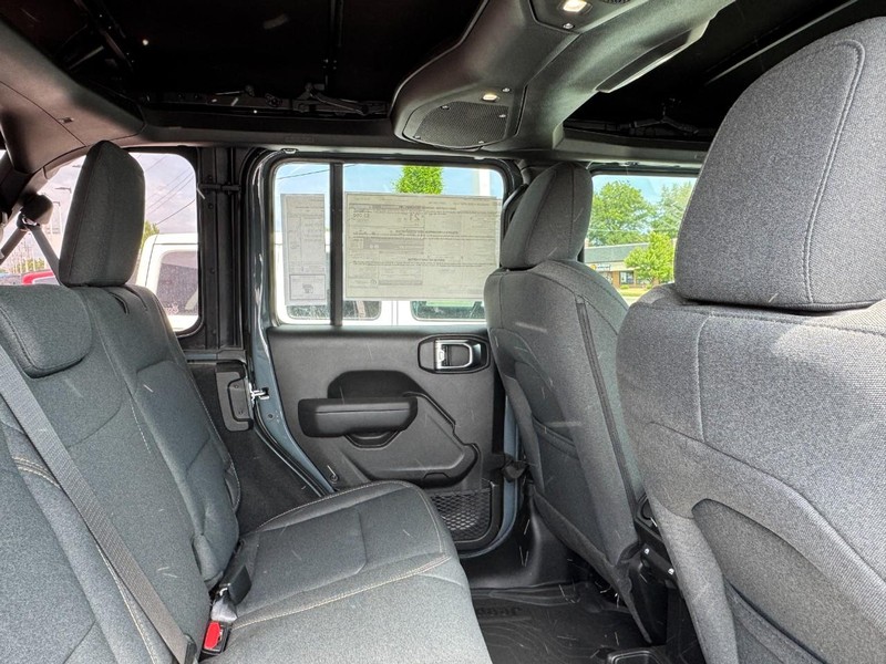 Jeep Wrangler Vehicle Image 14