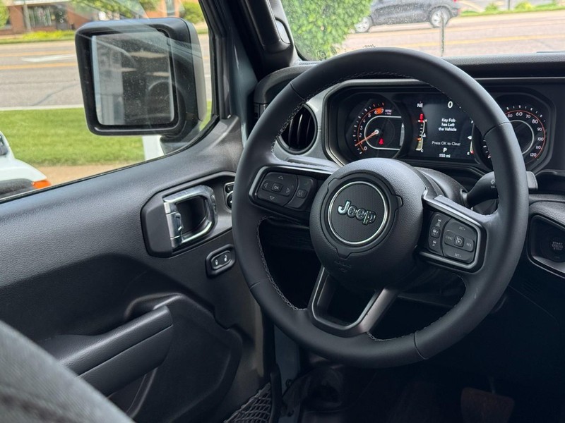 Jeep Wrangler Vehicle Image 16