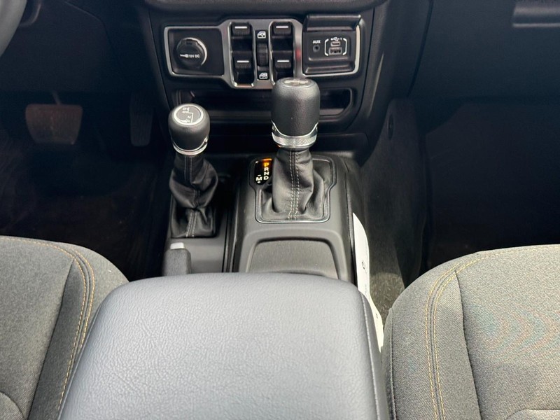 Jeep Wrangler Vehicle Image 18