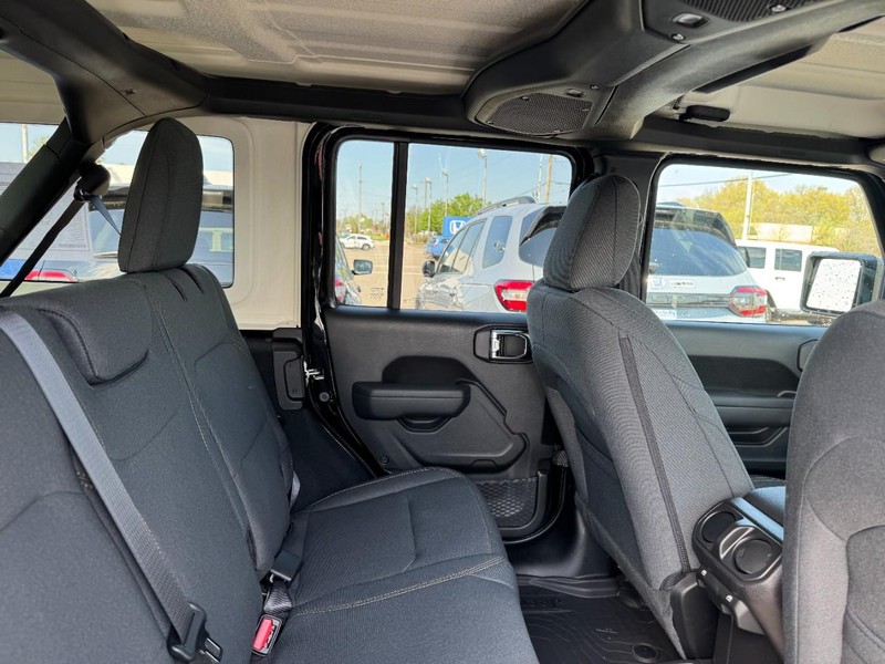 Jeep Wrangler Vehicle Image 14
