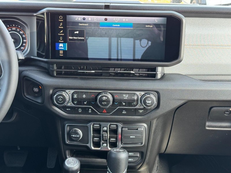 Jeep Wrangler Vehicle Image 17