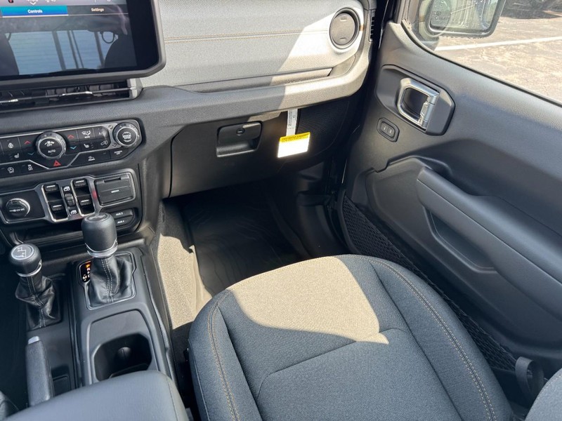 Jeep Wrangler Vehicle Image 19
