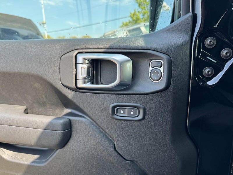 Jeep Wrangler Vehicle Image 21