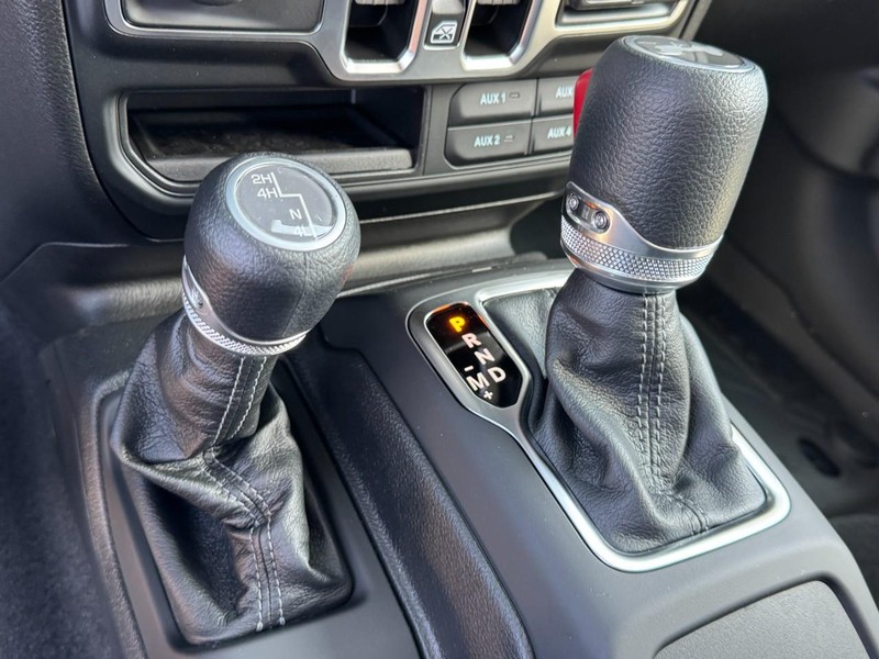 Jeep Wrangler Vehicle Image 25