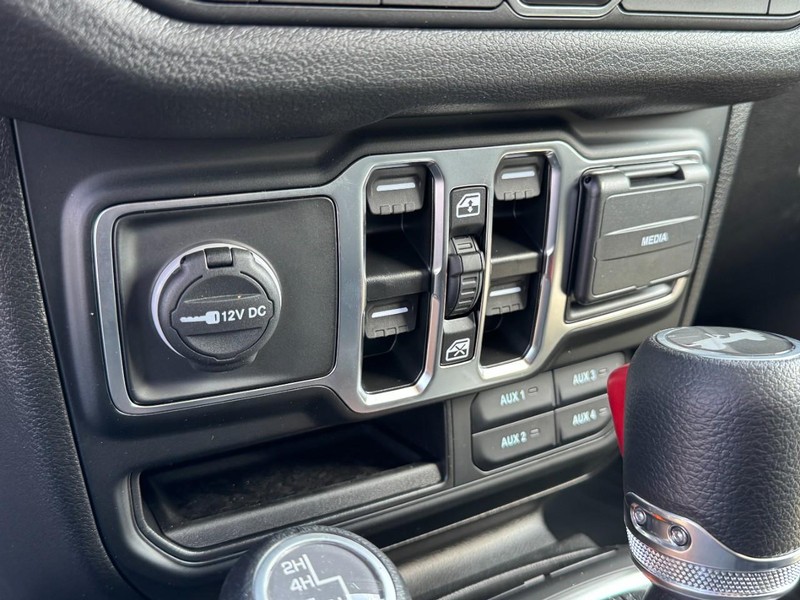 Jeep Wrangler Vehicle Image 26