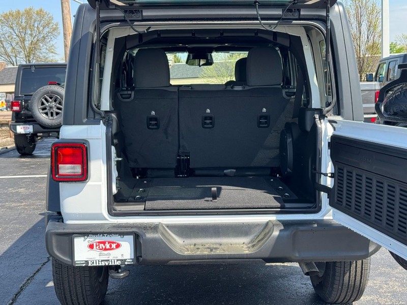Jeep Wrangler Vehicle Image 13
