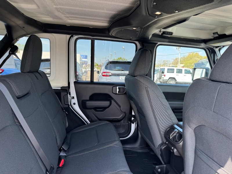 Jeep Wrangler Vehicle Image 15