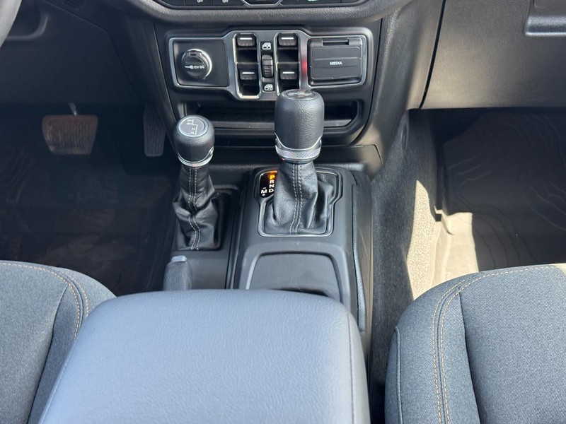 Jeep Wrangler Vehicle Image 19