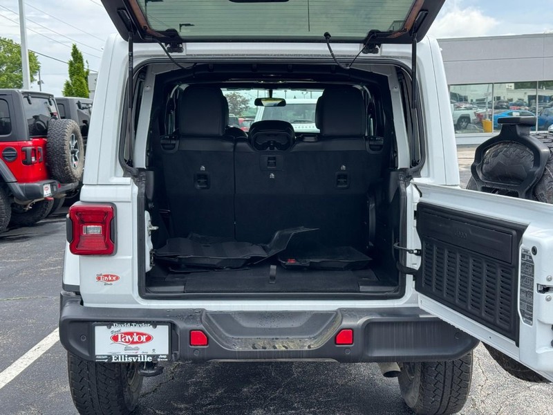 Jeep Wrangler Vehicle Image 12
