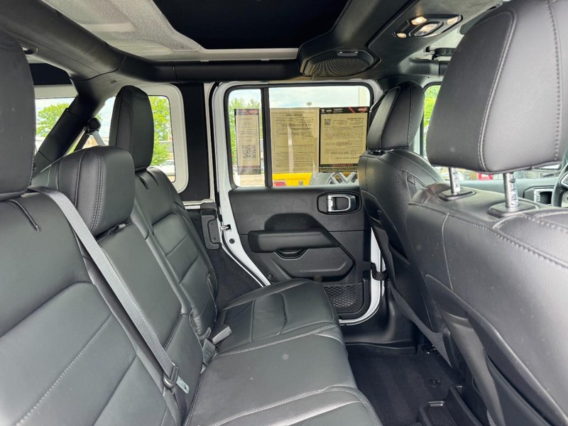 Jeep Wrangler Vehicle Image 14