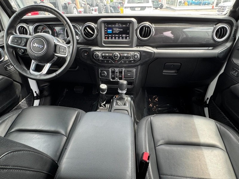 Jeep Wrangler Vehicle Image 15