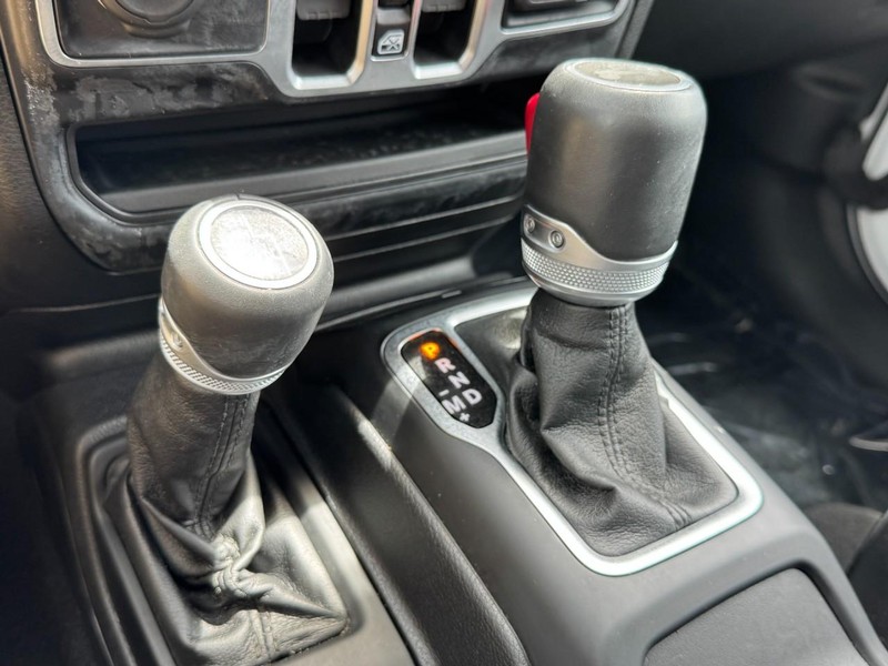 Jeep Wrangler Vehicle Image 23