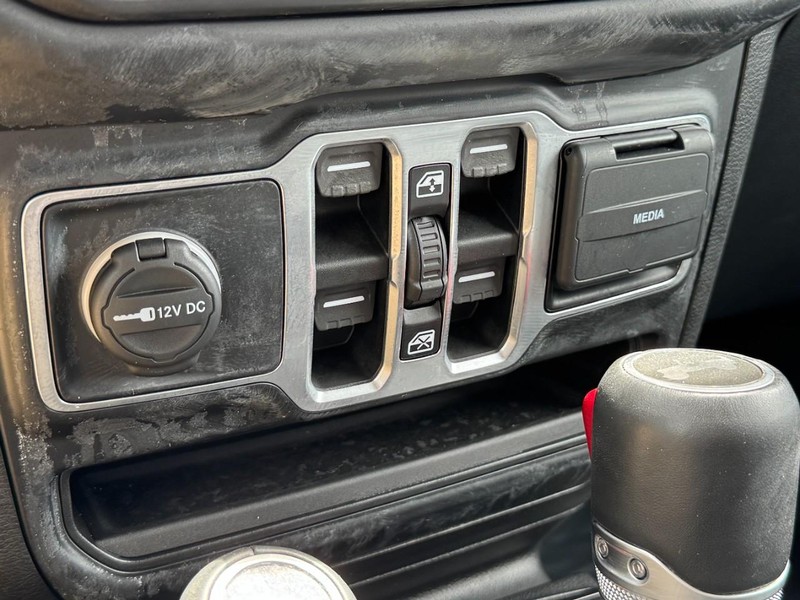 Jeep Wrangler Vehicle Image 24