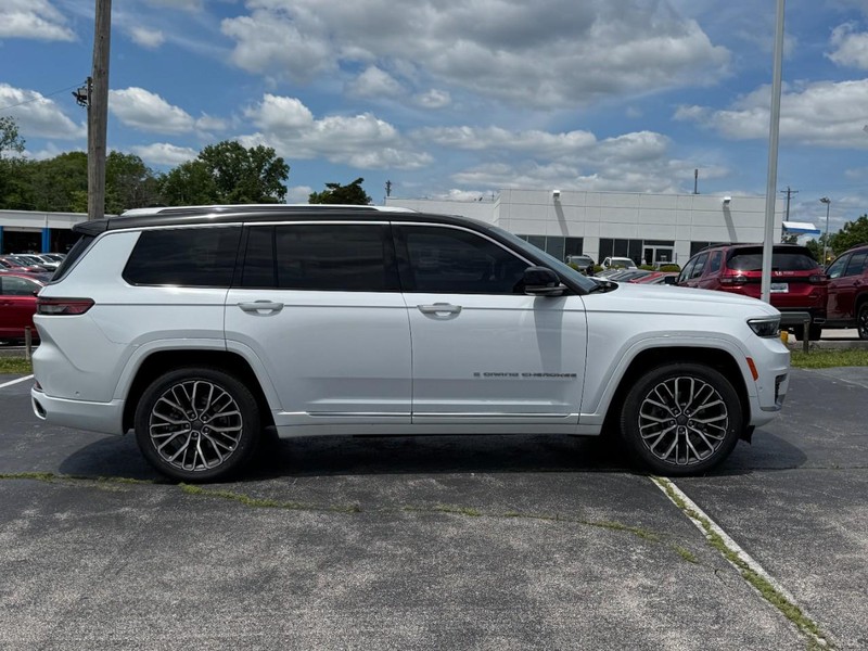 Jeep Grand Cherokee L Vehicle Image 02