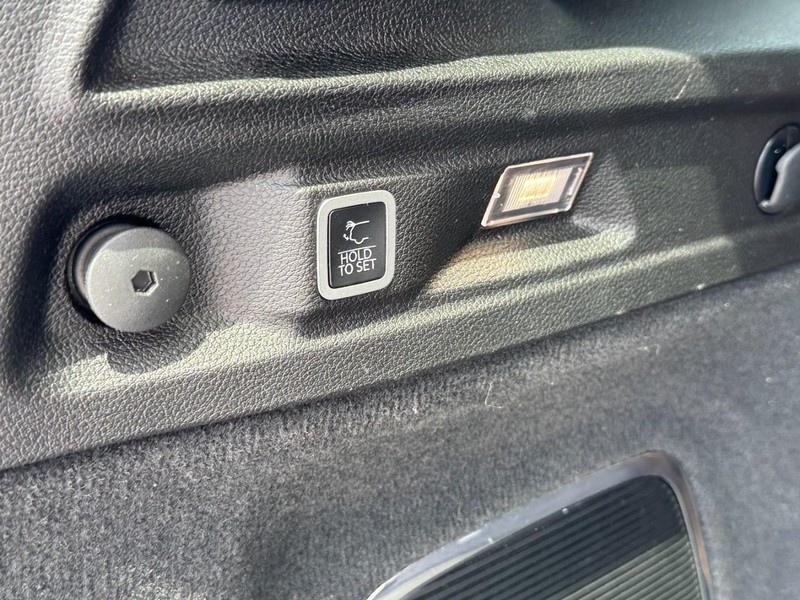 Jeep Grand Cherokee L Vehicle Image 15