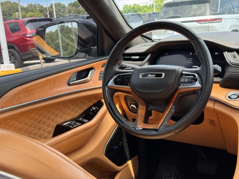Jeep Grand Cherokee L Vehicle Image 19