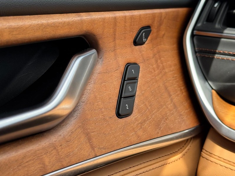 Jeep Grand Cherokee L Vehicle Image 23