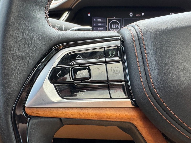 Jeep Grand Cherokee L Vehicle Image 24