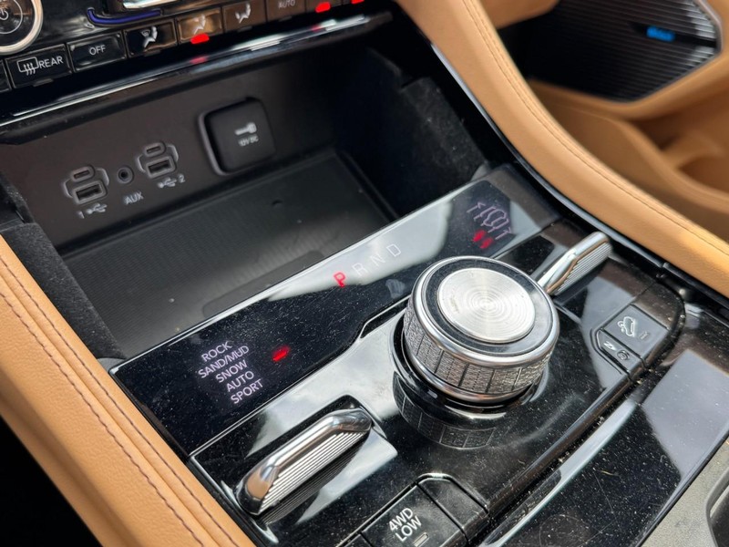 Jeep Grand Cherokee L Vehicle Image 27