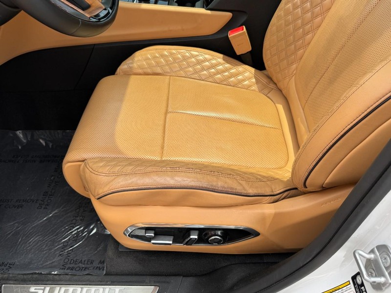 Jeep Grand Cherokee L Vehicle Image 32