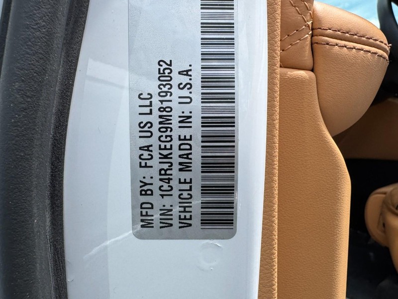 Jeep Grand Cherokee L Vehicle Image 33