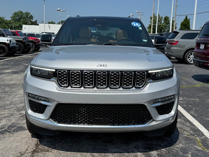 Jeep Grand Cherokee Vehicle Image 09