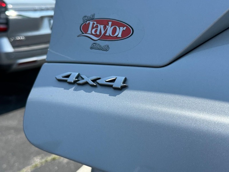Jeep Grand Cherokee Vehicle Image 13