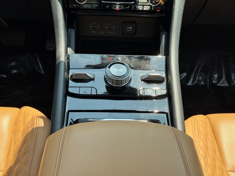 Jeep Grand Cherokee Vehicle Image 21