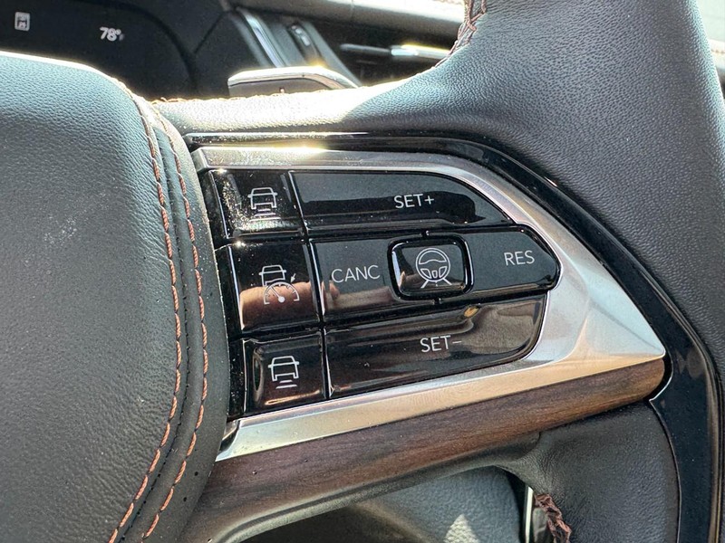 Jeep Grand Cherokee Vehicle Image 27