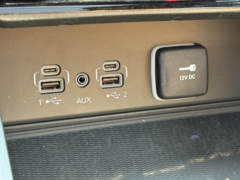 Jeep Grand Cherokee Vehicle Image 30