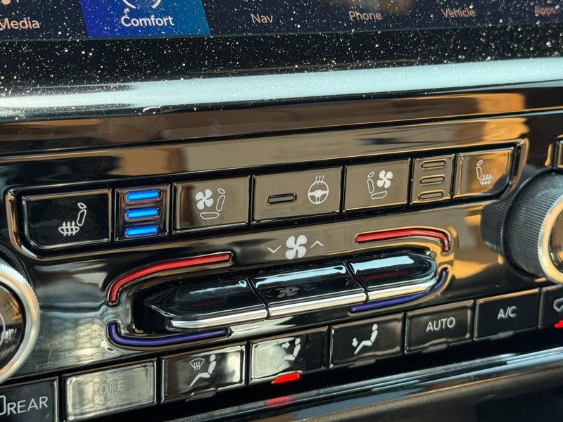 Jeep Grand Cherokee Vehicle Image 31