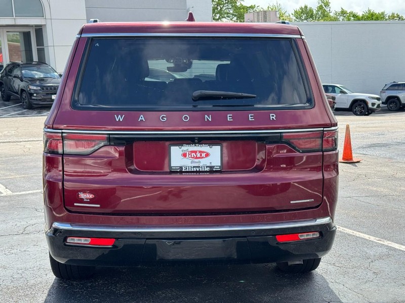 Jeep Wagoneer Vehicle Image 14