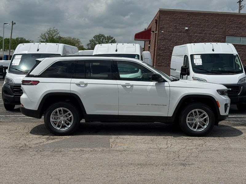 Jeep Grand Cherokee Vehicle Image 02